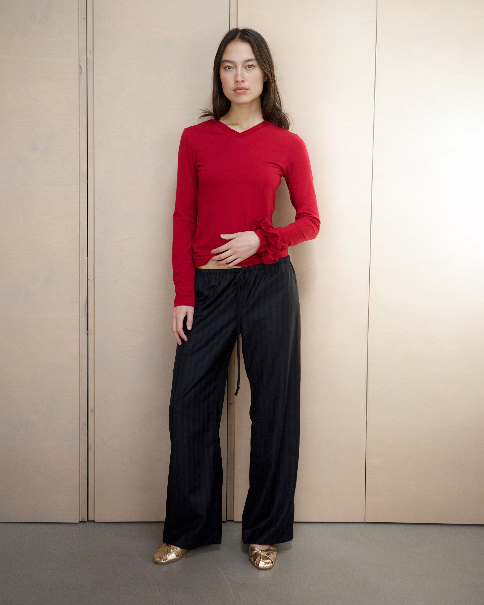 High V-Neck Longsleeve - Crimson