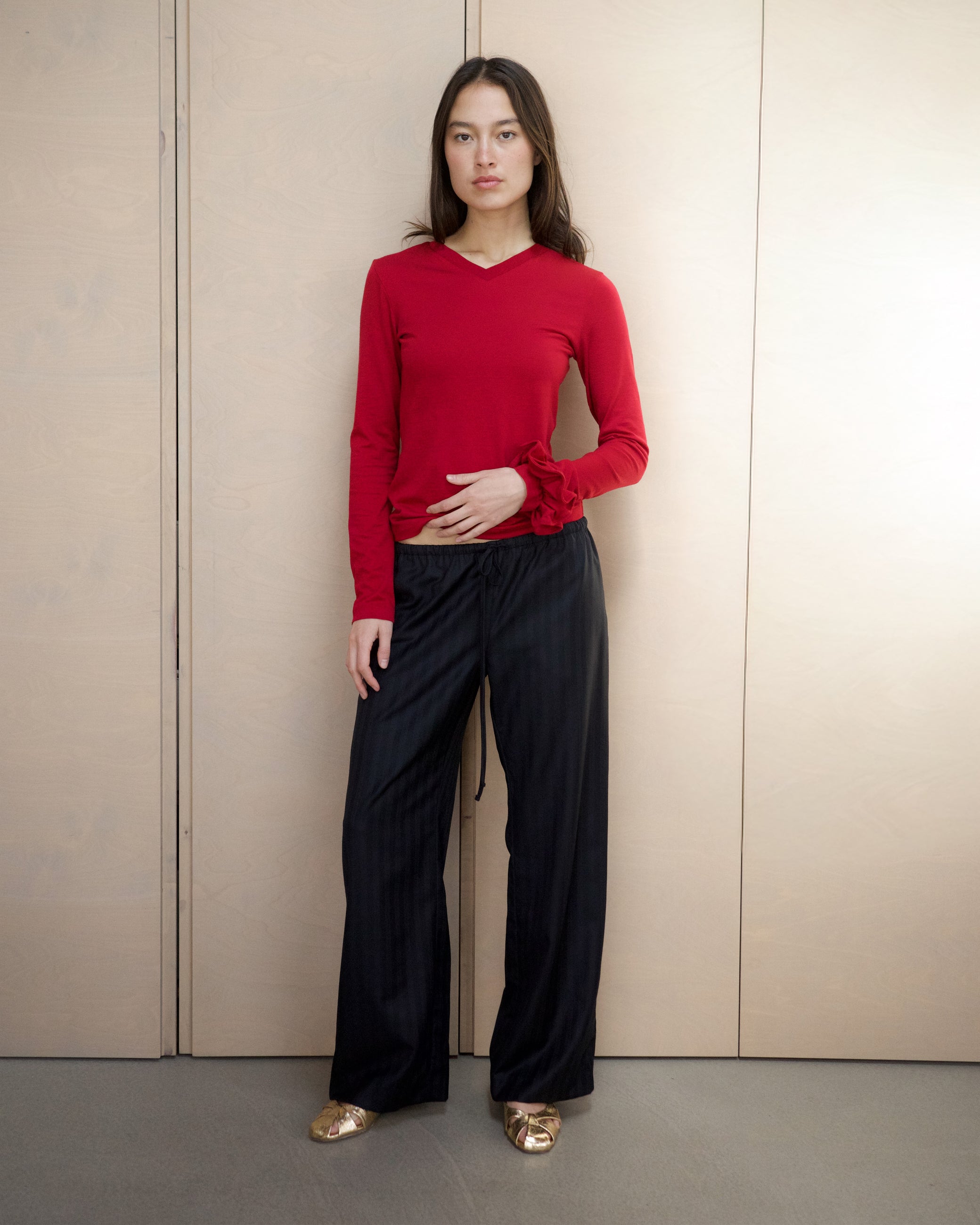 High V-Neck Longsleeve - Crimson