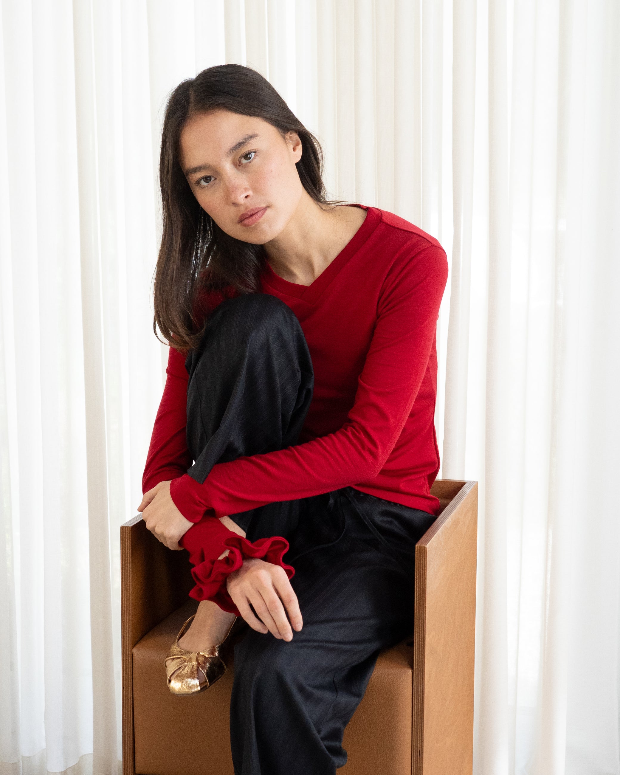High V-Neck Longsleeve - Crimson