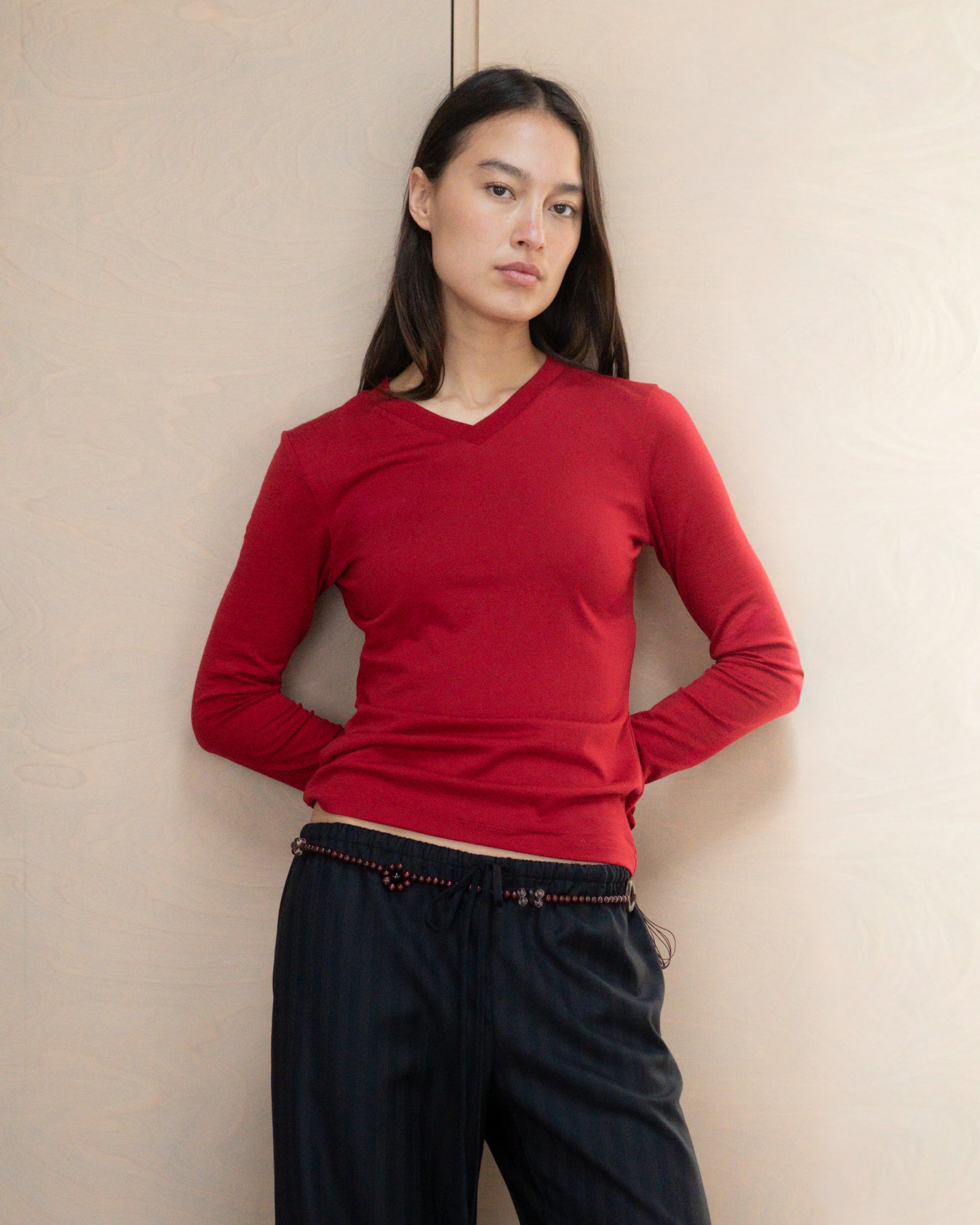 High V-Neck Longsleeve - Crimson